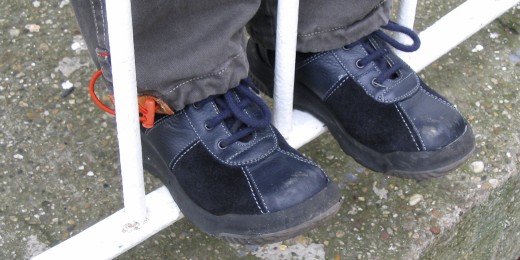 Pieds qui grandissent, maintien défaillant, coutures qui lâchent : il est temps pour de nouvelles chaussures