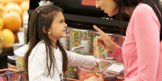 Quand votre enfant ne tient pas en place, touche à tout, veut ceci ou cela et finit par hurler, voire se rouler par terre