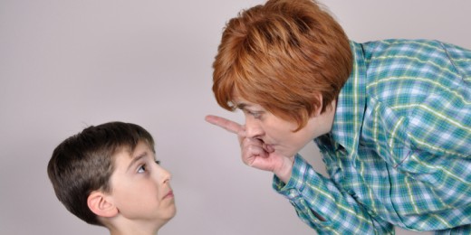 Quand votre enfant se fait enguirlander par un autre adulte que vous, sous vos yeux