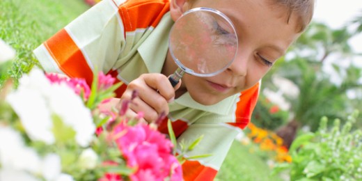 Votre enfant veut tout savoir, pose mille questions jusqu’à parfois vous épuiser