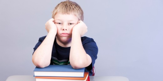 Certains enfants, pour se faire aimer des autres, se transforment en de véritables pots de colle