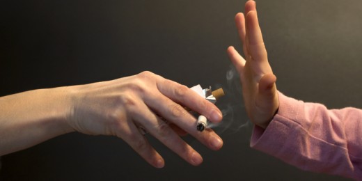 Les enfants subissent le tabagisme de leurs parents fumeurs