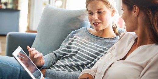Les ados ont-ils encore des facettes de leur monde à faire découvrir&nbsp;à leurs parents. Ou l’inverse