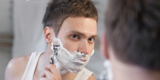 Poils, taille, vie affective, des conseils pour aider les parents à être l'aise avec la puberté chez les garçons