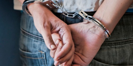 Un ado soumis à un contrôle de police a-t-il plus de droits qu’un adulte&nbsp;?