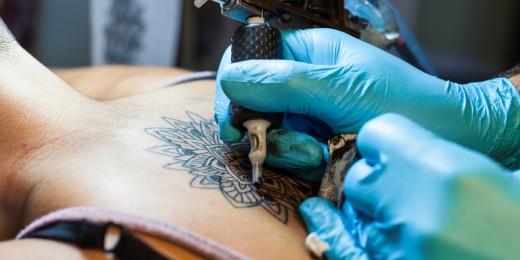 Pour les ados, se faire tatouer est un acte de passage, un rituel, une marque d’appartenance