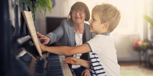 Un livre où se mêlent l’écho des grands-mères et la présence active des petits-enfants