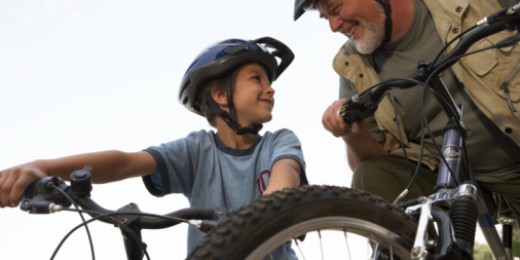 Selon une étude, les grands-pères joueraient un rôle déterminant - supérieur à celui des parents&nbsp;- dans la réussite sociale de leurs petits-enfants