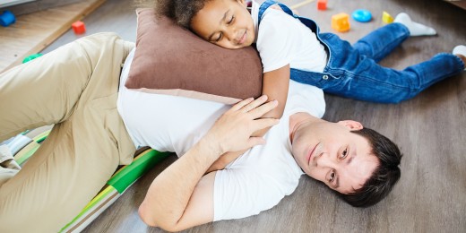 L'adoption, entre longues démarches, coûts importants, accompagnement pré- et post-accueil