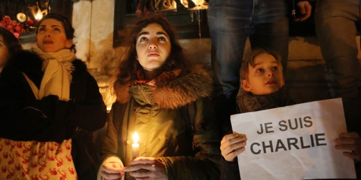 Après la fusillade le 7 janvier 2015 à la rédaction de Charlie Hebdo, émotion, indignation… et questions de nos enfants