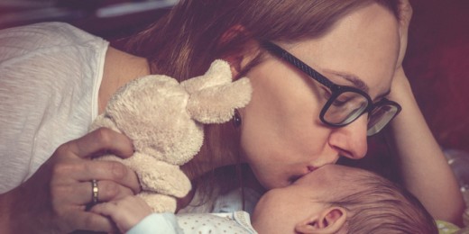 Le doudou, utilisé par des bébés pour s'endormir, s'apaiser, se rassurer