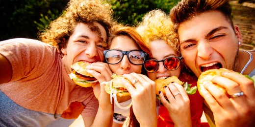Mise en garde contre les fausses croyances en matière d’alimentation chez les ados
