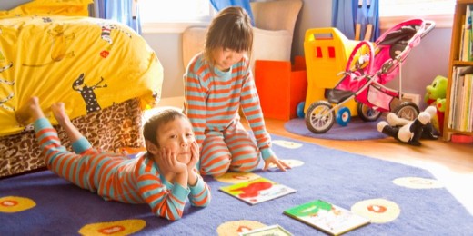 Faute de moyens, de surface disponible ou simplement par choix, il arrive fréquemment que deux enfants ou plus doivent partager leur chambre