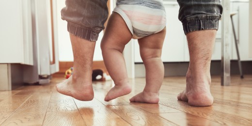 L'âge des premiers pas vient sans doute en 2e position du palmarès des préoccupations des parents