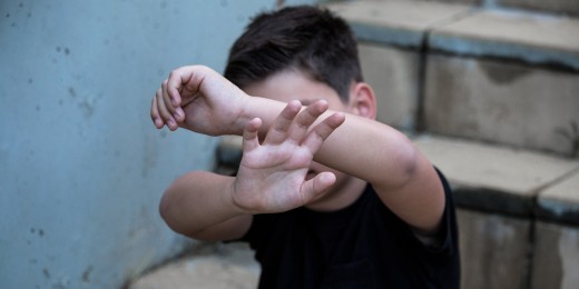 À qui s’adresser&nbsp;pour aider un petit ou une petite victime de maltraitance ?