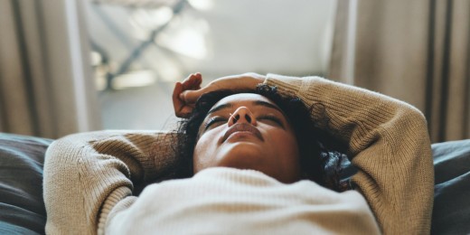 Fortes nausées, besoin fréquent d’uriner, peau irritée et desséchée… les maux spécifiques d’un début de grossesse