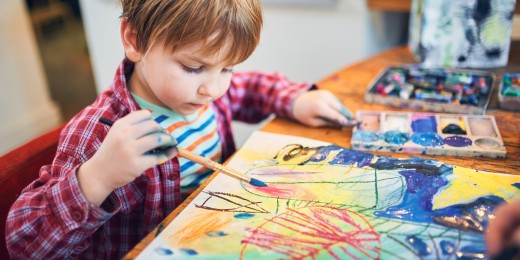 Les enfants ont l’imagination pour nous interloquer, mais aussi l’audace et le franc-parler pour nous questionner dans notre rapport à l’art