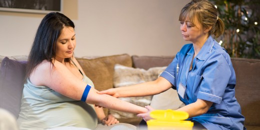 Les sages-femmes réaffirment leur rôle essentiel aux côtés des mamans