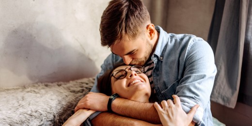 À l’annonce d’une grossesse gémellaire, il y a d’abord le « choc » de la nouvelle, puis les questions et les inquiétudes