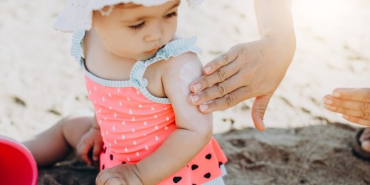 Les produits solaires pour enfants et bébés envahissent magasins et officines en ligne