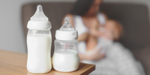 Sein ou biberon ? Un choix que vous allez devoir faire à la naissance de votre bébé