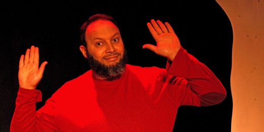 Mohamed-Salim Haouach, directeur artistique de l’asbl Ras El Hanout, en scène