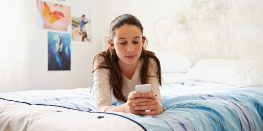 Un conseil unanime : intéressez-vous à ce que votre jeune fait sur les réseaux sociaux et dialoguez avec lui