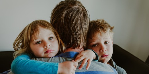 Au décès d'un des deux conjoints, l’ensemble de la famille plonge dans une grande fragilité financière, mais aussi psychologique