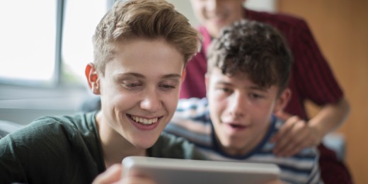 Avec l'adolescence, l'entrée en secondaire, le microcosme de l'ado s'élargit