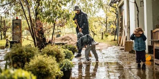Certaines familles ne choisissent pas de déménager, elles y sont forcées, comme par exemple en cas d'inondations