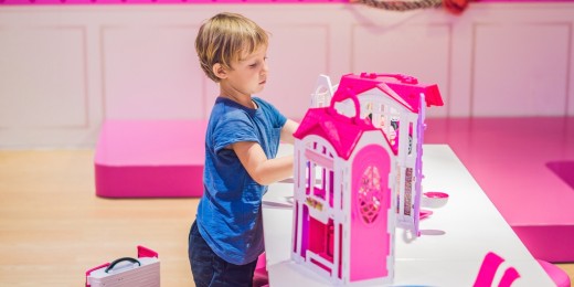 Très tôt, les enfants sont plongés dans le sexisme ordinaire et les stéréotypes de genre