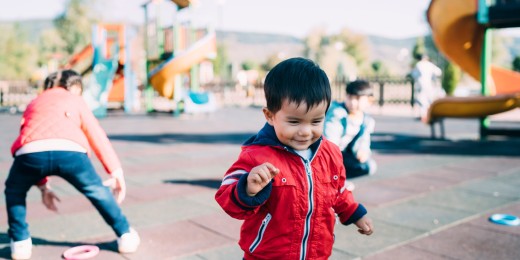 L’entrée en maternelle (en classe d’accueil dès 2 ans et 6 mois ou en 1re maternelle) est un événement dans la vie du jeune enfant