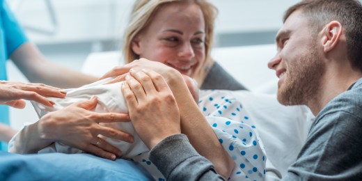 Quand l’accouchement a lieu à l’hôpital, mais dans un décor qui se rapproche de celui de la maison