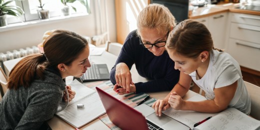 Comment soutenir son ado dans ses leçons et ses devoirs en début de secondaire ?