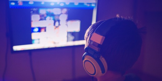 de nombreux ados inquiètent leurs parents en ayant des modes de vie qui se rapprochent de celui des geeks, les «&nbsp;no life&nbsp;» des écrans
