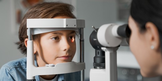 Chez les enfants, les troubles ophtalmiques sont fréquents, souvent bénins et corrigibles