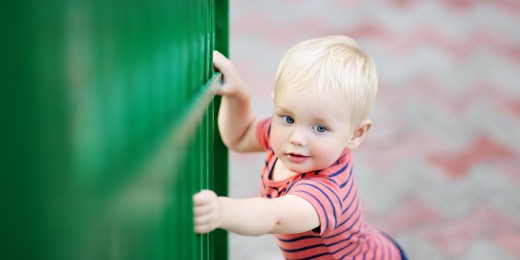 Dès que l'enfant marche, son champ d'exploration grandit