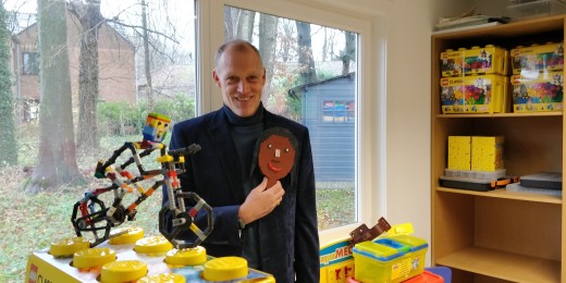 Née aux États-Unis il y a quinze ans, la Lego-thérapie a été conçue pour améliorer les aptitudes sociales des patients, la créativité et l’estime de soi