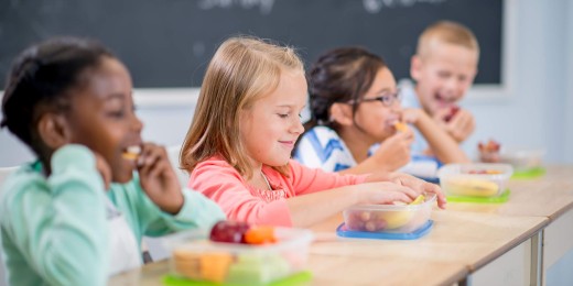 400 euros par an pour payer le droit de manger à midi à l’école&nbsp;?