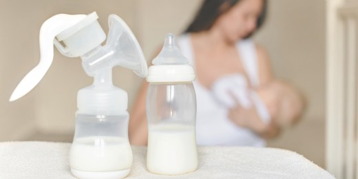Comment fonctionne un lactarium&nbsp;? Rencontre avec des parents et les professionnel·les qui font tourner la banque de lait