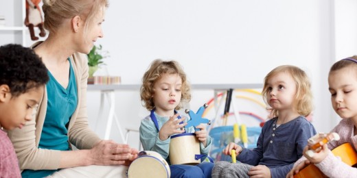 Un chèque-stage pour soulager les familles