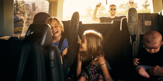 Partir en vacances avec de jeunes enfants, c’est rarement reposant. C’est même parfois stressant...