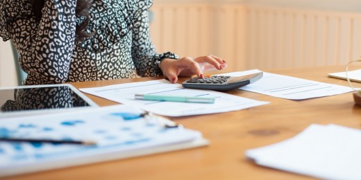 Calcul des bourses d’études : mieux prendre en compte les parents séparés et familles recomposées