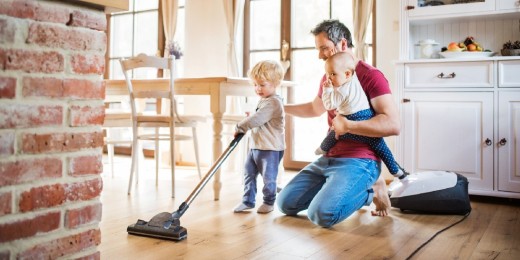 Recours au congé parental&nbsp;: la situation reste tendue pour les femmes et les parents à bas revenus