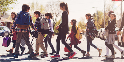 1 famille sur 20 en primaire et 1 sur 10 en secondaire voient leur enfant exclu de la participation à un voyage scolaire