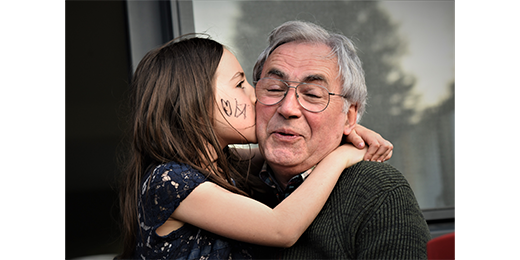 Les grands-parents n’aimeraient pas tous leurs petits-enfants de la même façon et auraient même un·e ou plusieurs préféré·es…