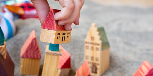 Considéré comme dangereux par les parents, l’espace extérieur des villes est petit à petit déserté par les enfants