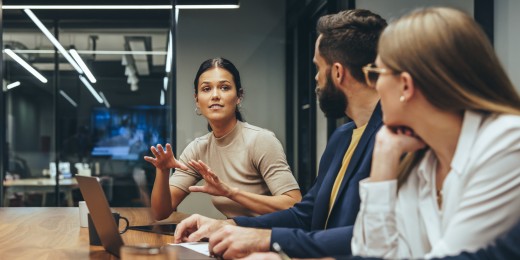 Les femmes et probablement plus encore les mères restent sous-représentées en politique