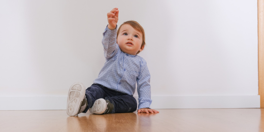 Le ramping et le quatre pattes sont-ils nécessaires au bon développement de l’enfant ?