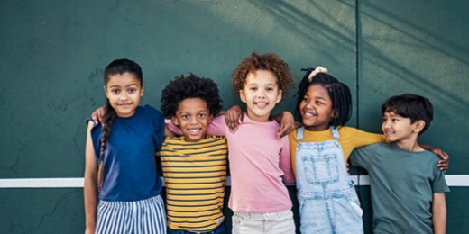 Souvent pointés du doigt, les enfants de petite ou de grande taille rencontrent des défis particuliers